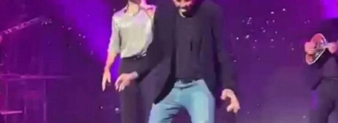 Απόστολος Γκλέτσος: Χόρεψε ζεϊμπέκικο σε νυχτερινό μαγαζί και καταχειροκροτήθηκε από τους θαμώνες