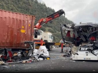 ΤΡΑΓΩΔΙΑ ΜΕ ΛΕΩΦΟΡΕΙΟ: ΕΧΟΥΜΕ ΕΠΤΑ ΝΕΚΡΟΥΣ