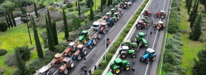 Τελεσίγραφο στους αγρότες να εγκαταλείψουν το λιμάνι του Βόλου έως τη 1 μ.μ. αλλιώς..