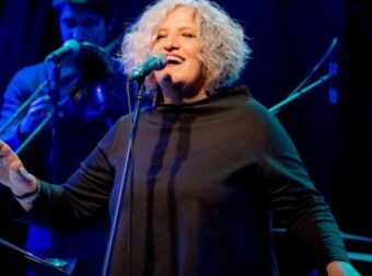 "Έχω καρκίνο στον τράχηλο" Το ανακοίνωσε η αγαπημένη τραγουδίστρια, ακύρωσε όλες τις εμφανίσεις της