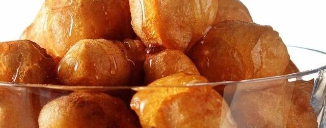 Χριστουγεννιάτικοι λουκουμάδες της Αργυρώς: Η πιο τέλεια και γρήγορη συνταγή για αφράτους λουκουμάδες…δεν θα μείνει ούτε ένας