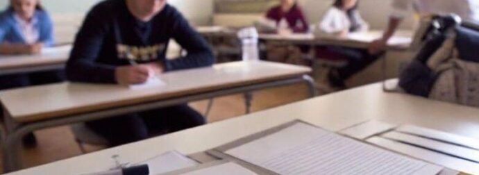 Δούλευε καθαριστής για να πληρώνει τα ιδιαίτερα – Σάρωσε στις Πανελλήνιες με 19.340 μόρια