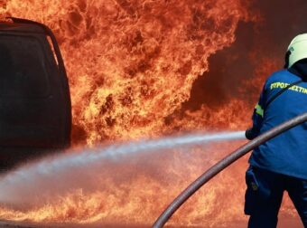 ΕΚΤΑΚΤΟ ΤΩΡΑ: Φωτιά σε πασίγνωστη τράπεζα στο κέντρο της Αθήνας – Συναγερμός στην Πυροσβεστική