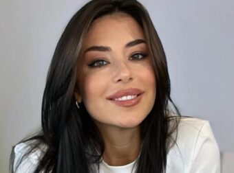 Αφροδίτη Λατινοπούλου: «Πρέπει να επιστρέψει η ποδιά στα ελληνικά σχολεία»