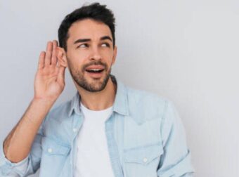 «Δεν ιδρώνει το αυτί του»: Τι σημαίνει η φράση και από πού προέρχεται