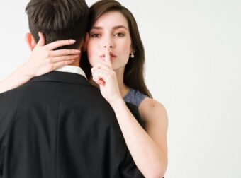 Ψέματα στη σχέση: Πότε είναι εντάξει να τα λέτε στον σύντροφό σας