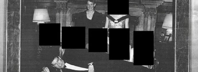 Φωτογραφία – σοκ: Ο έκπτωτος πρίγκιπας Άντριου ξαπλωμένος στα πόδια πέντε γυναικών – Και η συνεργός του Έπσταϊν μαζί του