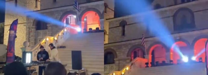 Εικόνες ντροπής: Ο Δήμος Αθηναίων έστησε rave πάρτι στα σκαλιά ναού – «Δεν γνωρίζαμε ότι θα βάλουν φωτορυθμικά στον ναό»