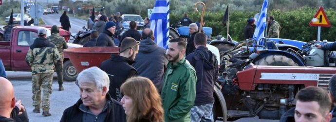 Οι αγρότες σε αναβρασμό: Πού κλείνουν τα τελωνεία – Άνοιξαν τις μπάρες στα διόδια Τραγάνας