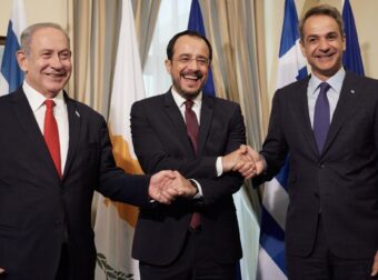 Ο Μητσοτάκης σε Ραμάλα και Ιερουσαλήμ για την Τριμερή Ελλάδας–Κύπρου–Ισραήλ: Άμυνα και ενέργεια στο επίκεντρο