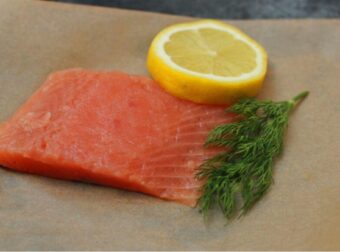 Ανησυχία για τον νορβηγικό σολομό: Παράσιτα, χημικά και ερωτήματα για την ασφάλεια στα ελληνικά τραπέζια