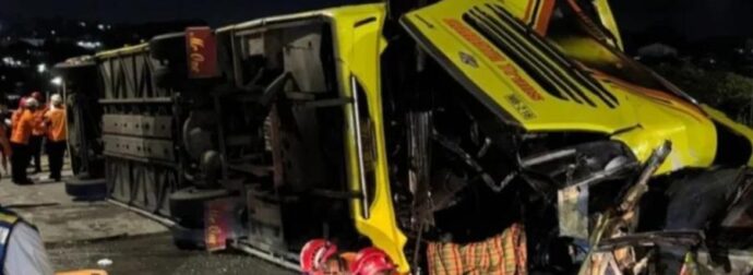 Δεκαέξι νεκροί σε τροχαίο στο οποίο ενεπλάκη λεωφορείο στην Ινδονησία