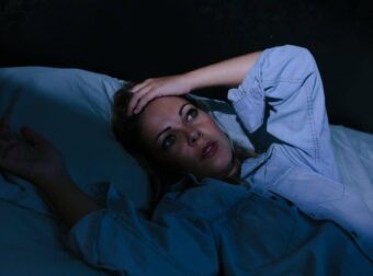 Τι να κάνετε όταν ξυπνάτε στις 3 τα ξημερώματα και πώς να νιώθετε ξεκούραστοι την επόμενη μέρα