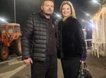 Στο μπλόκο της Νίκαιας η Μαρία Καρυστιανού – Στηρίζει τους αγρότες