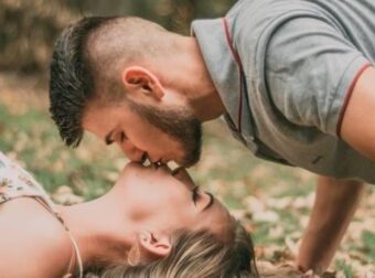 Όταν Ένας Άντρας Σε Φιλάει με τη Γλώσσα του, Να Τι Σημαίνει…