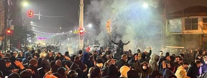 «ΚΟΚΚΙΝΟΣ ΣΥΝΑΓΕΡΜΟΣ! ΚΟΚΚΙΝΟΣ ΣΥΝΑΓΕΡΜΟΣ!»: ΦΛΕΓΕΤΑΙ Η ΧΩΡΑ – ΦΟΒΟΙ ΓΙΑ ΕΚΑΤΟΜΒΗ ΝΕΚΡΩΝ – ΑΝΕΛΑΒΕ Ο ΣΤΡΑΤΟΣ