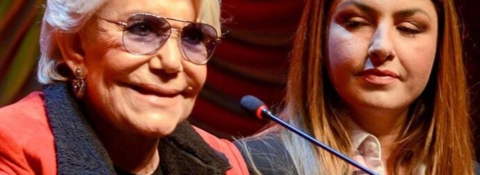 Έκανε την αποκάλυψη η Έλενα Παπαρίζου για Μαρινέλλα