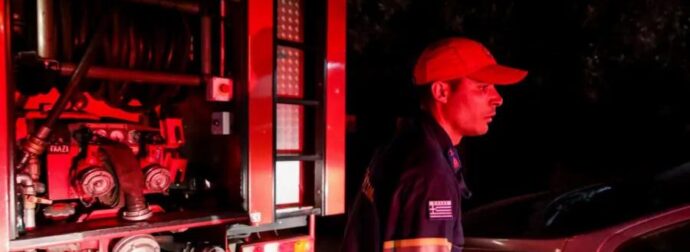 ΜΕΓΑΛΗ ΦΩΤΙΑ ΤΩΡΑ ΣΤΗΝ ΑΘΗΝΑ: ΚΛΕΙΝΟΥΝ ΔΡΟΜΟΙ – ΔΙΑΚΟΠΗ ΚΥΚΛΟΦΟΡΙΑΣ