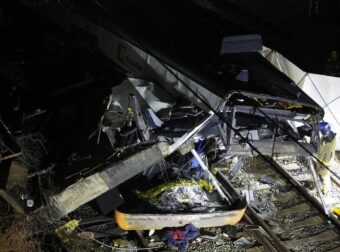 ΝΕΑ ΣΙΔΗΡΟΔΡΟΜΙΚΗ ΤΡΑΓΩΔΙΑ: ΕΚΤΡΟΧΙΑΣΤΗΚΕ ΕΠΙΒΑΤΙΚΗ ΑΜΑΞΟΣΤΟΙΧΙΑ – ΝΕΚΡΟΣ Ο ΜΗΧΑΝΟΔΗΓΟΣ