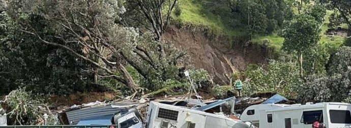 Συναγερμός: Δεκάδες αγνοούμενοι μετά από κατολίσθηση σε δημοφιλές κάμπινγκ