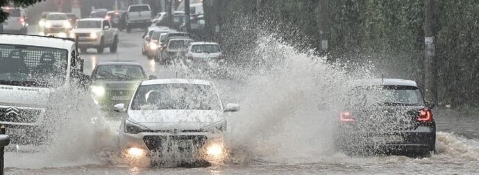 Καιρός: SOS για καταιγίδες τις επόμενες ώρες από Μαρουσάκη και Αρναούτογλου – Ποιες περιοχές κινδυνεύουν