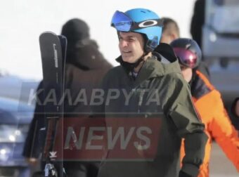 Ο Κυριάκος Μητσοτάκης πήγε για σκι στο Χιονοδρομικό Κέντρο Καλαβρύτων