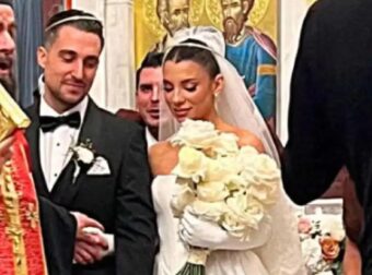 Σάκης Κατσούλης – Μαριαλένα Ρουμελιώτη: Παντρεύτηκαν! Φωτογραφίες και βίντεο από την τελετή