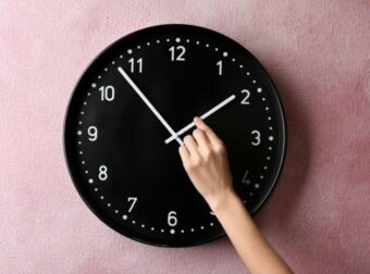 «Κλείδωσε» η νέα αλλαγή ώρας: Ανατροπή, τότε θα γυρίσουμε τα ρολόγια μας, η νέα ημερομηνία που αλλάζει η ώρα