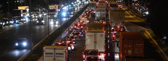 Καραμπόλα τεσσάρων οχημάτων στον Κηφισό – Ουρές χιλιομέτρων στους δρόμους