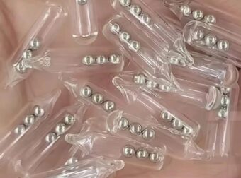 Ένα πακέτο έφτασε για μένα: μικροί γυάλινοι σωλήνες με 3 μικροσκοπικές μπίλιες μέσα. Δεν το παρήγγειλα και δεν έχω ιδέα σε τι χρησιμεύουν