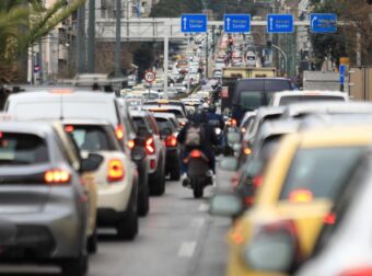 ΠΑΡΑΛΥΕΙ Η ΑΤΤΙΚΗ – ΧΑΟΣ ΣΤΟΥΣ ΔΡΟΜΟΥΣ