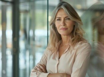 Όταν μια παντρεμένη γυναίκα έλκεται από έναν άλλον άντρα, κάνει αυτά τα 9 πράγματα