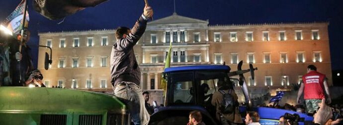 ΕΚΤΑΚΤΟ ΑΠΟ ΑΓΡΟΤΕΣ ΣΤΟ ΣΥΝΤΑΓΜΑ