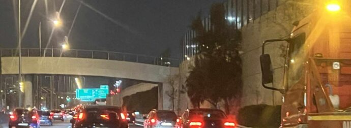 ΕΚΤΑΚΤΟ ΤΩΡΑ: ΜΟΛΙΣ ΜΑΘΕΥΤΗΚΕ – ΚΛΕΙΝΕΙ Η ΑΤΤΙΚΗ ΟΔΟΣ ΑΠΟ…