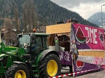 ΕΚΤΑΚΤΟ ΤΩΡΑ – ΕΚΡΗΞΗ ΣΕ ΚΑΡΝΑΒΑΛΙΚΗ ΕΚΔΗΛΩΣΗ – ΑΝΑΦΟΡΕΣ ΓΙΑ ΤΡΑΥΜΑΤΙΕΣ ΚΑΙ…