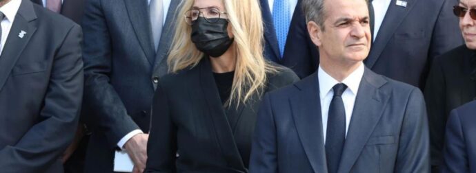 Χαμός στην Μητρόπολη Αθηνών με την εμφάνιση της Μαρέβα Μητσοτάκη – Εμφανίστηκε έτσι στην κηδεία της Αρβελέρ και όλοι σχολίασαν το ίδιο