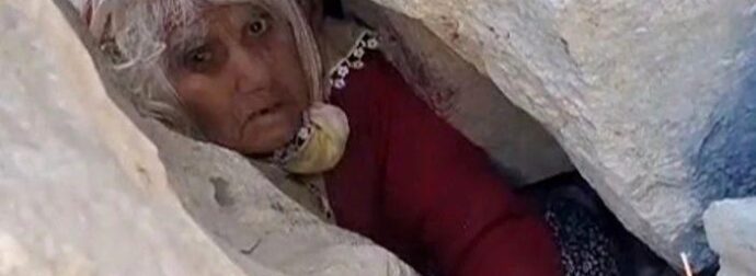 Τουρκία: Διάσωση 80χρονης που είχε εγκλωβιστεί ανάμεσα σε βράχους – Την έψαχναν 24 ώρες