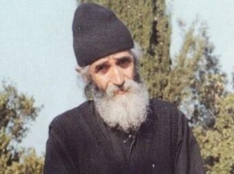 «Έρχεται το μεγάλο τέλος για την Ελλάδα…»: Πανελλήνιο «τράνταγμα» με την προφητεία του Αγίου Παϊσίου