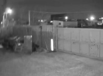 Πρωτοφανής εικόνα στην Ελλάδα: Η στιγμή που ο σεισμός των 5,3 Ρίχτερ χτυπά τα Ιωάννινα