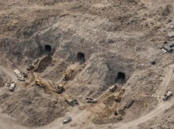 Η πληροφορία που τρόμαξε τις ΗΠΑ: Τι θα συμβεί εάν το Ιράν αποκτήσει πρόσβαση στο θαμμένο απόθεμα εμπλουτισμένου ουρανίου