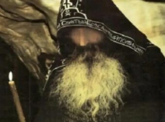 «Τράπεζες θα πτωχεύσουν, σεισμοί…» – Η προφητεία του γέροντα Αντώνιου θα σας συγκλονίσει