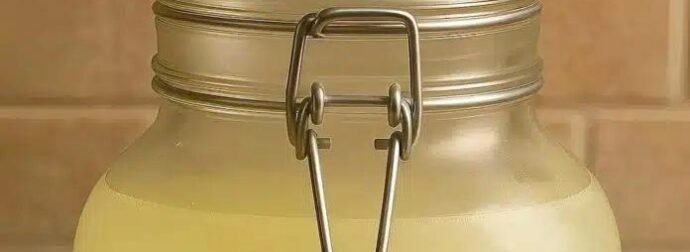 Φυσικό ρόφημα αδυνατίσματος: ζεστό νερό, μηλόξιδο, τζίντζερ και λεμόνι