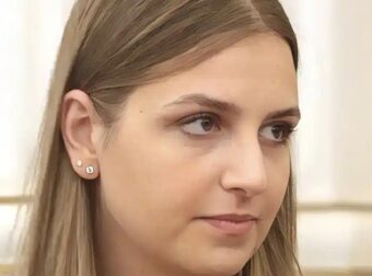 Η Σοφία Μητσοτάκη δημοσίευσε το εισιτήριο της πτήσης της από το Ομάν στην Αθήνα: «Ελπίζω ότι εδώ ολοκληρώνεται αυτή η αθλιότητα»