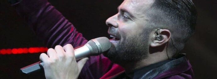 Ο Ηλίας Βρεττός έπεσε θύμα άγριου ξυλοδαρμού