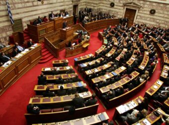 ΕΚΤΑΚΤΟ: Ραγδαίες πολιτικές εξελίξεις – Παραίτηση βόμβα από την βουλή