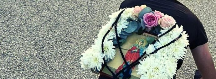 Αγία Μαρίνα: Συγκλόνισε ο νεαρός που ταξίδεψε από τη Σύρο στη Ροδόπη για να προσκυνήσει το ιερό λείψανο της – Έφτασε γονατιστός στο ναό