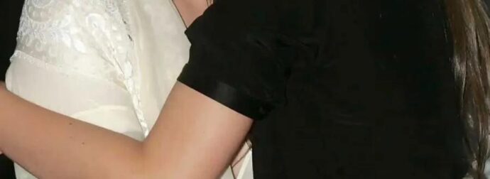 «Είμαι ομοφυλόφιλη»: Κόρη διάσημης ηθοποιού μόλις ανακοίνωσε ότι θέλει γυναίκες & μας έδειξε την σύντροφό της