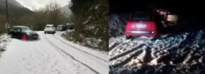 Δραματικές στιγμές στο Πάπιγκο: Τουλάχιστον 30 αυτοκίνητα εγκλωβίστηκαν – Όχημα έπεσε στον γκρεμό