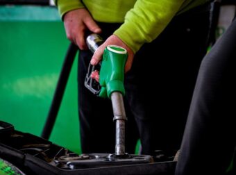 ΞΕΚΙΝΗΣΕ ΤΟ FUEL PASS: ΑΝΟΙΓΕΙ Η ΠΛΑΤΦΟΡΜΑ ΓΙΑ ΤΙΣ ΑΙΤΗΣΕΙΣ ΣΤΟ GOV.GR – ΠΡΙΝ ΑΠΟ ΤΟ ΠΑΣΧΑ ΟΙ ΠΛΗΡΩΜΕΣ