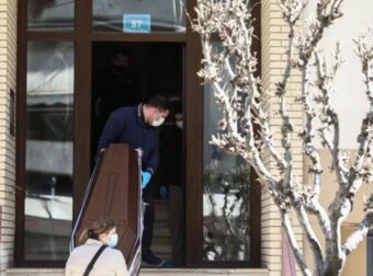 Θρίλερ στου Ζωγράφου: Nεκρές μητέρα και κόρη – Σοκ με τον γιο